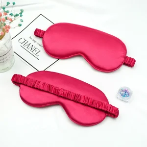 masque de nuit en soie rouge