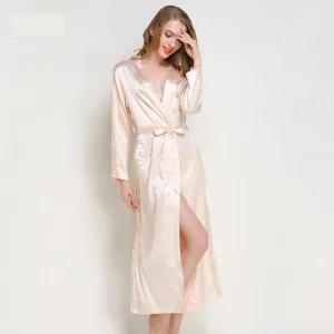 peignoir en soie beige