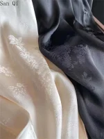 pantalon élégant en soie blanche