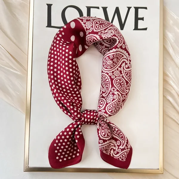 foulard en soie rouge