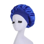 bonnet bleu en soie