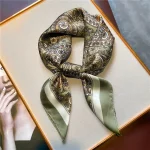 foulard en soie vert élégant