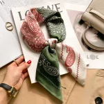 foulard élégant en soie vert