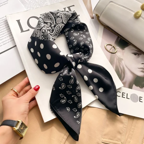 foulard noir en soie