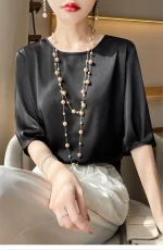 chemise en soie de couleur noire