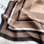foulard en soie de luxe marron