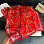 foulard rouge en soie