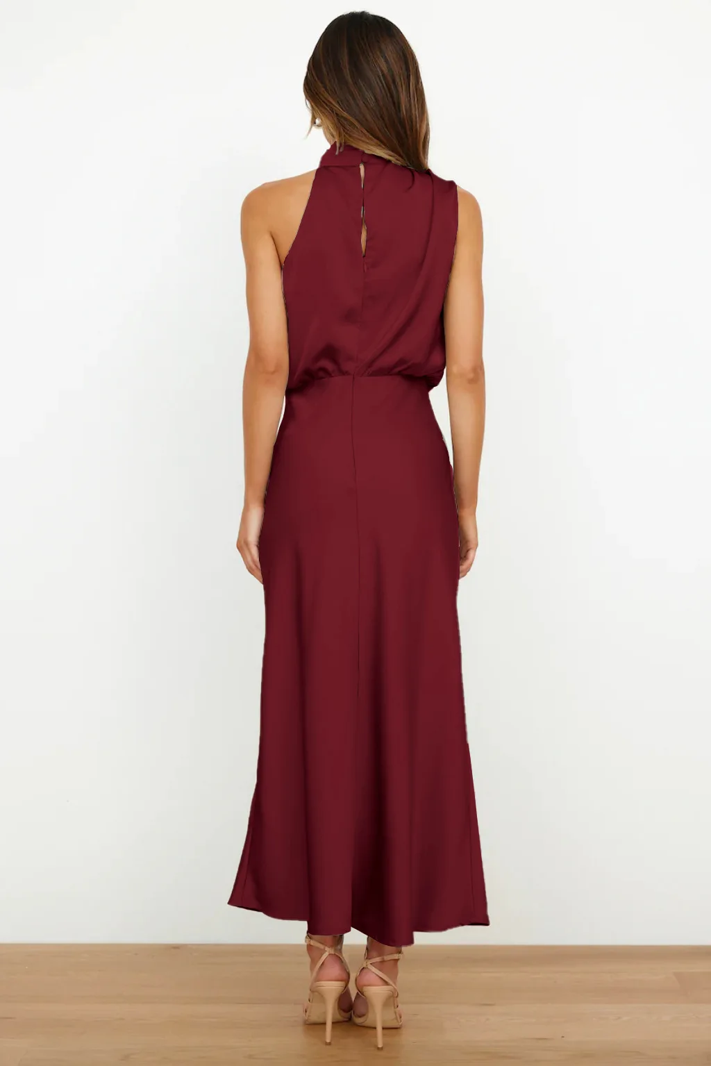 robe en soie rouge raffinée