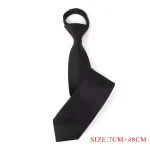 cravate noire en tissu de soie