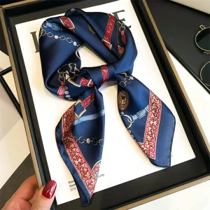 foulard en soie bleu
